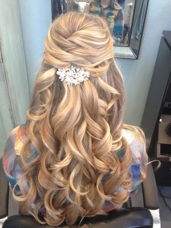 http://www.deerpearlflowers.com/wedding-hairstyle-inspiration/half-up-half-down-long-wavy-hairstyle-for-wedding/
